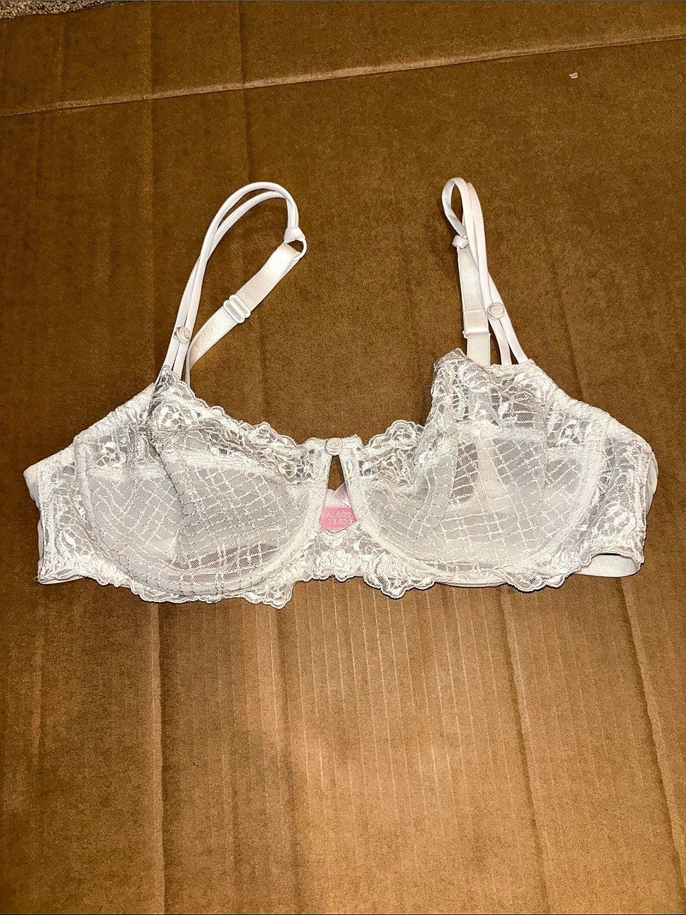Victoria's Secret Lace Bra in White 38C Like New